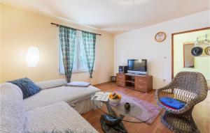 a living room with a couch and a tv at Beautiful Home In Pula With Wifi in Pula