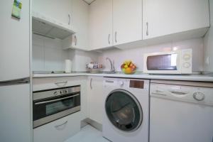 Η κουζίνα ή μικρή κουζίνα στο For Your Rentals Cómodo y tranquilo apartamento TEMPORAL Aeropuerto CMP9
