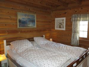 Ліжко або ліжка в номері Holiday Home Knutebu - SOW093 by Interhome