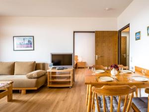 Et opholdsområde på Apartment A701 by Interhome