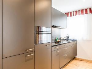 eine Küche mit einem großen Kühlschrank aus Edelstahl in der Unterkunft Apartment TITLIS Resort Studio 1 by Interhome in Engelberg