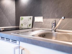 Ένα μπάνιο στο Apartment A1110 by Interhome