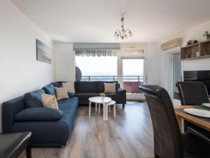 Χώρος καθιστικού στο Apartment A1011 by Interhome