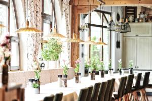 Restoran või mõni muu söögikoht majutusasutuses Fischerwirt am See