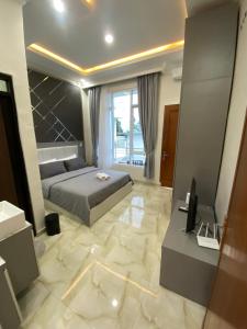 A bed or beds in a room at Algara Puncak Hotel