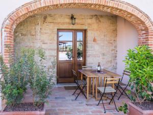 Patio alebo iná vonkajšia časť ubytovania Apartment Saxum by Interhome