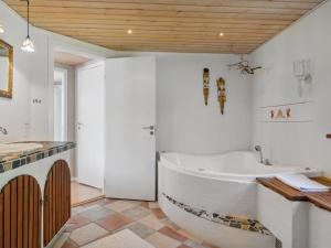 Koupelna v ubytování Holiday Home Petri - 500m from the sea by Interhome