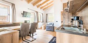 Kuchyňa alebo kuchynka v ubytovaní Appartement Bergpanorama Brandegg