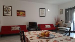 a living room with a table with fruit on it at PRESSI AEROPORTO COSTA SMERALDA in Olbia