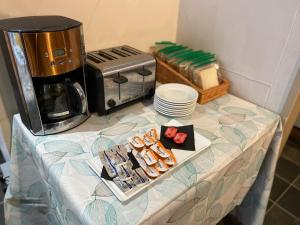 Příslušenství pro přípravu čaje a kávy v ubytování Newcastle House Rothbury