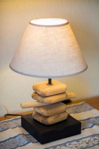 a lamp sitting on a table with a stack of towels at Ort Lemkenhafen "Seeblick" in Fehmarn