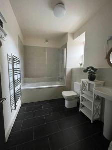 a bathroom with a tub and a toilet and a sink at Luxurious 2 bedroom apartment in central Berwick in Berwick-Upon-Tweed
