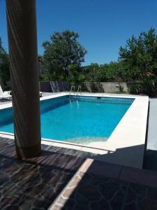 Bazén v ubytování Apartments Villa Dona nebo v jeho okolí