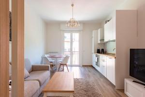 Dapur atau dapur kecil di JOIVY Lele Apartment with Swimming Pool