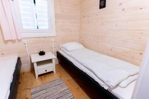 Ένα ή περισσότερα κρεβάτια σε δωμάτιο στο Domki Letniskowe Szënodo na Sosnowej