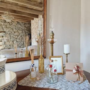 a table with vases and a mirror in a room at Casa Nanuccia in Bastelica