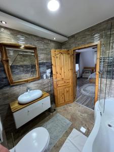 Kúpeľňa v ubytovaní Rustic Inn River + 37 fotografií