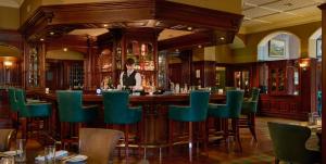 Um restaurante ou outro lugar para comer em The Killarney Park