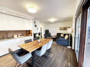 Kuchyň nebo kuchyňský kout v ubytování Apartments Monika & Breakfast Baskets 236