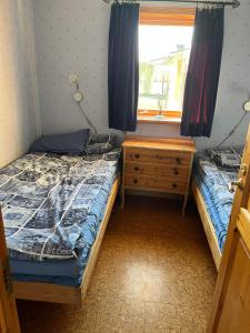 Postel nebo postele na pokoji v ubytování Stuga med havsutsikt i Falkenberg