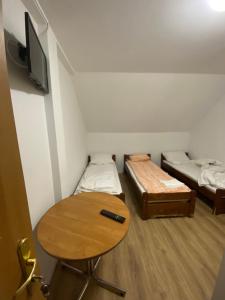 Łóżko lub łóżka w pokoju w obiekcie Motel S7