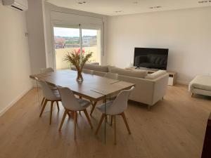 Televízia a/alebo spoločenská miestnosť v ubytovaní La Pau Apartaments