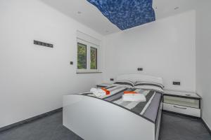 Postel nebo postele na pokoji v ubytování Apartments Marija