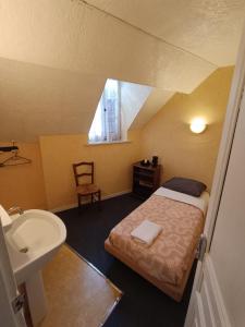 a small room with a bed and a sink and a bathroom at Chez Marie et Didier Chalet saint Jacques in Lourdes