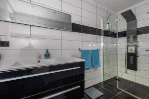 Koupelna v ubytování Apartments Marija