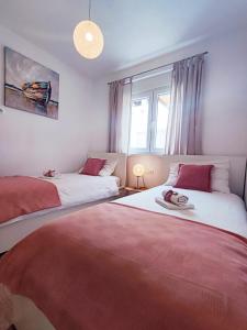 Posteľ alebo postele v izbe v ubytovaní Apartment Adria Relax with private heated pool