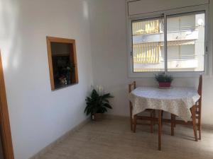Fotografia z galérie ubytovania Apartamento a 20 metros de la playa v destinácii Calafell