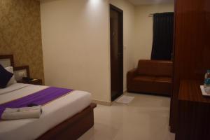 Postel nebo postele na pokoji v ubytování Hotel UR Comforts Jayanagar