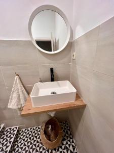 Ένα μπάνιο στο Urban rooms Fuencarral