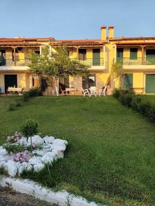 a large building with a yard with a garden sidx sidx sidx at Villa Panorama in Polykhrono