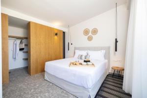 Postel nebo postele na pokoji v ubytování Kaktus Suites Private Pool