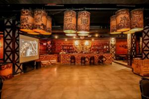 Un restaurant sau alt loc unde se poate mânca la Regenta Central Lucknow by Royal Orchid Hotels Limited +124 fotografii