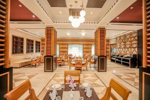 O zonă de relaxare la Regenta Central Lucknow by Royal Orchid Hotels Limited