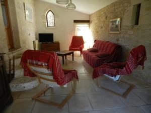 Μια τηλεόραση ή/και κέντρο ψυχαγωγίας στο Gîte de Combelcau, le Fournil