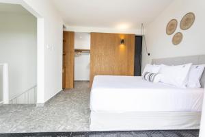 Postel nebo postele na pokoji v ubytování Kaktus Suites Private Pool