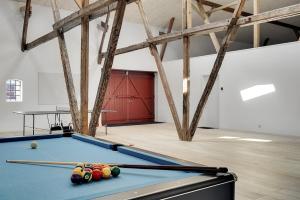 a pool table in a room with wooden beams at GIMLEretreat in Marielyst
