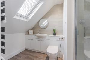 Et badeværelse på Barnacle Nook - Norfolk Cottage Agency + 17 billeder