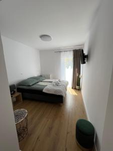 Łóżko lub łóżka w pokoju w obiekcie SZWEDZKA22 PL Premium Rooms
