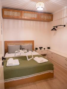 Łóżko lub łóżka w pokoju w obiekcie LUXURY Apartment at CORDON REZIDANCE 46