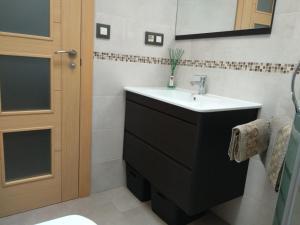 a bathroom with a sink and a mirror at A CASIÑA DA EIRAVELLA in Hio