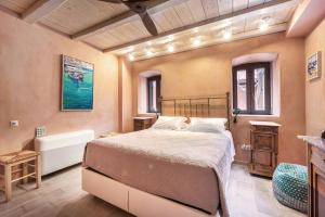 Ένα ή περισσότερα κρεβάτια σε δωμάτιο στο Rastoni Hotel Aegina