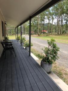 Κήπος έξω από το Bronte Lodge, Wine Country Stay Hunter Valley with Games Room, Close to Town