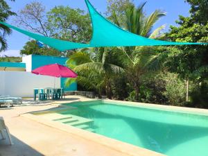 Bazén v ubytování CAMP AKUMAL - Hosted Family Bungalows nebo v jeho okolí