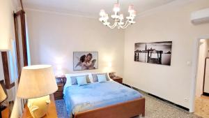 A bed or beds in a room at Venice Life