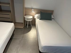 Posteľ alebo postele v izbe v ubytovaní El Centre, 3 habitacions, 2 banys i cuina