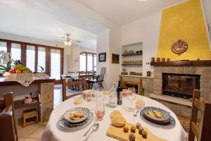 a dining room with a table and a fireplace at Cascina Nonna Nina in Credaro